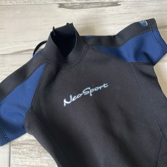 • Neosport wetsuit, size 6 • - Picture 2 of 7